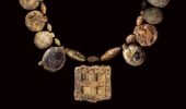 Preziosissima collana trovata nel luogo di sepoltura di una donna anglosassone