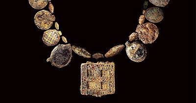 Preziosissima collana trovata nel luogo di sepoltura di una donna anglosassone