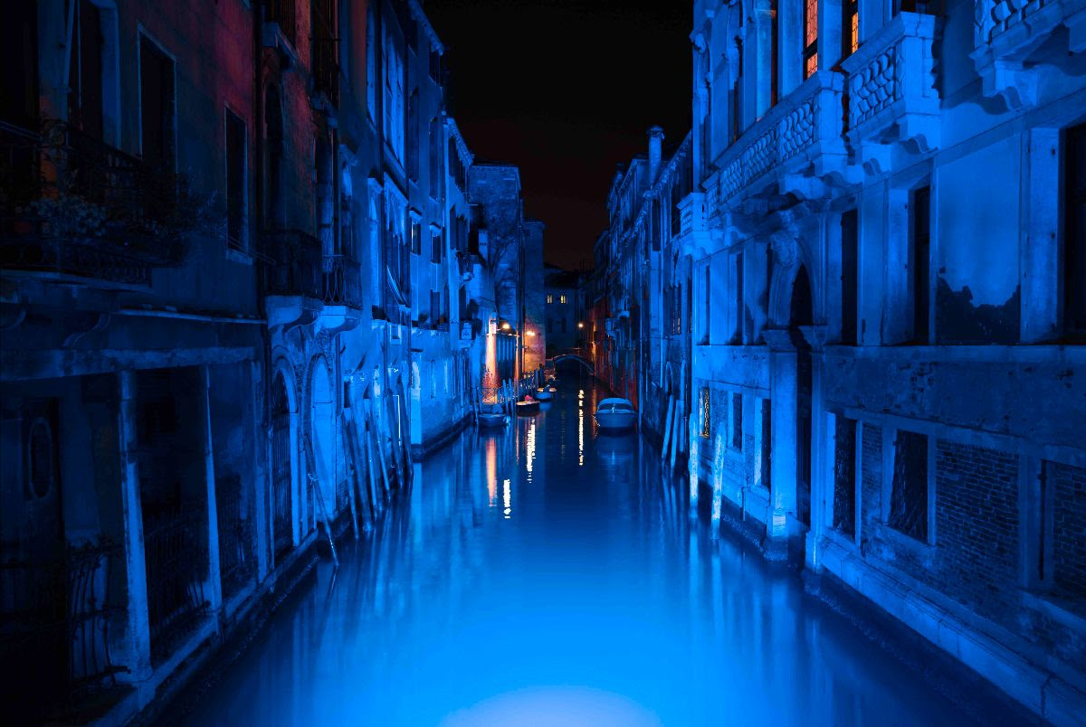 Avatar: La Via dell’Acqua, i canali di Venezia appositamente illuminati di blu