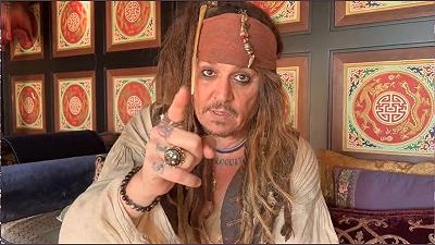 Pirati dei Caraibi: Johnny Depp ritorna come Jack Sparrow in un video di auguri