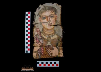 Scoperti antichi ritratti sepolti insieme alle mummie dopo oltre un secolo
