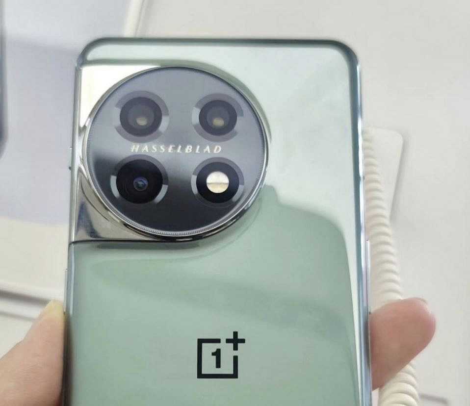 Il OnePlus 11 non ha più segreti: le foto dello smartphone finiscono online prima della presentazione