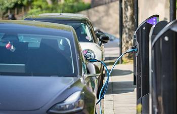 Auto elettriche: l’Ue valuta un razionamento dell’elettricità