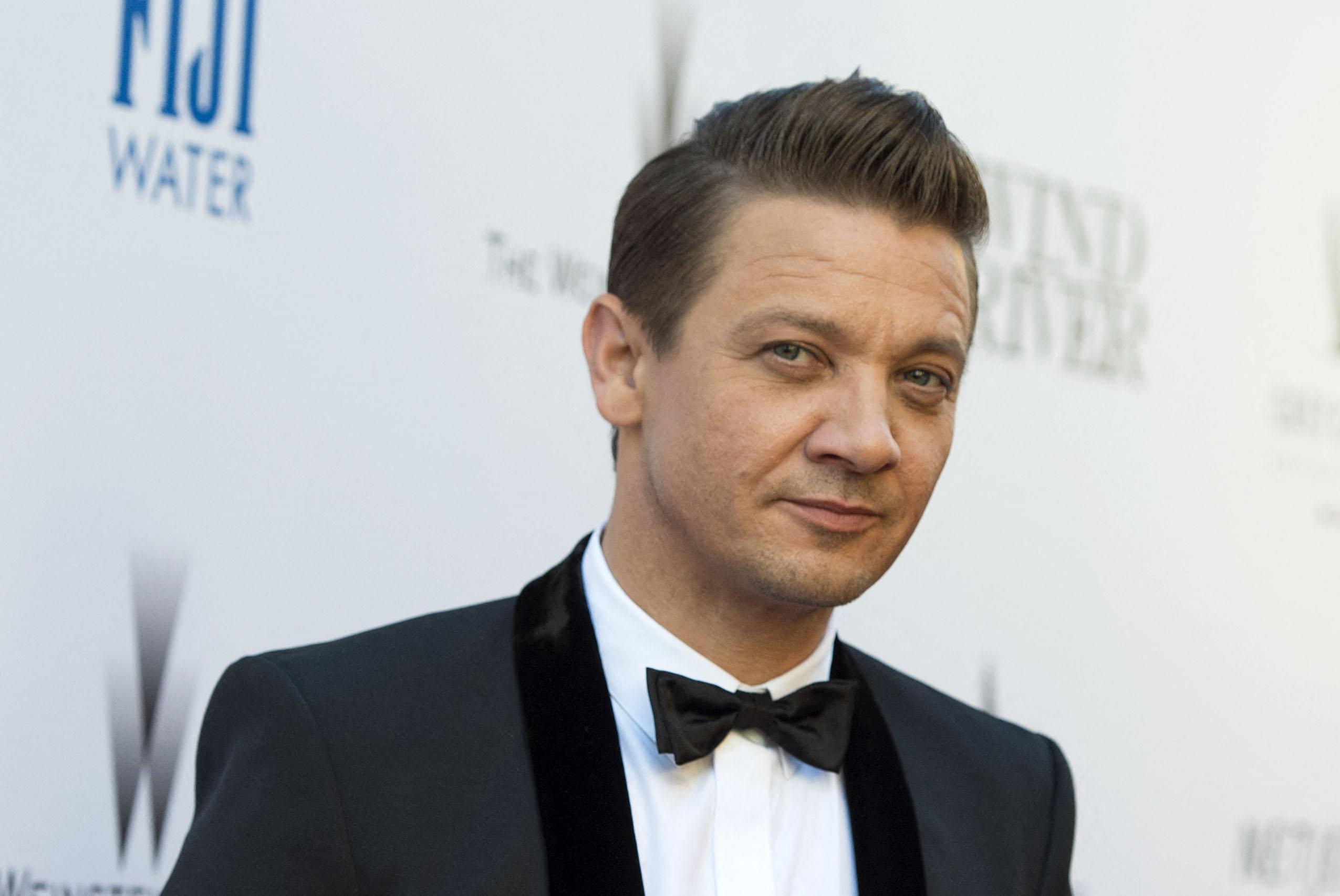 Jeremy Renner è tornato a casa, ma ci vorranno due anni prima che si possa riprendere