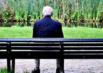 L'isolamento sociale influisce sul rischio di sviluppare demenza
