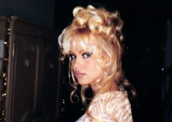 Pamela, a love story: la recensione del documentario dedicato a Pamela Anderson