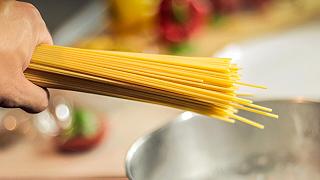 Pasta: mangiarla regolarmente fa perdere più peso