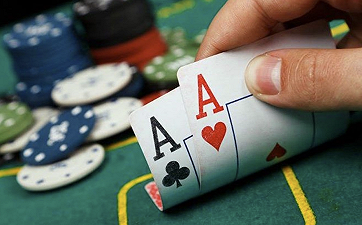 Poker online, bot e IA per vincere al gioco: scoperta una maxi truffa da 300mila euro