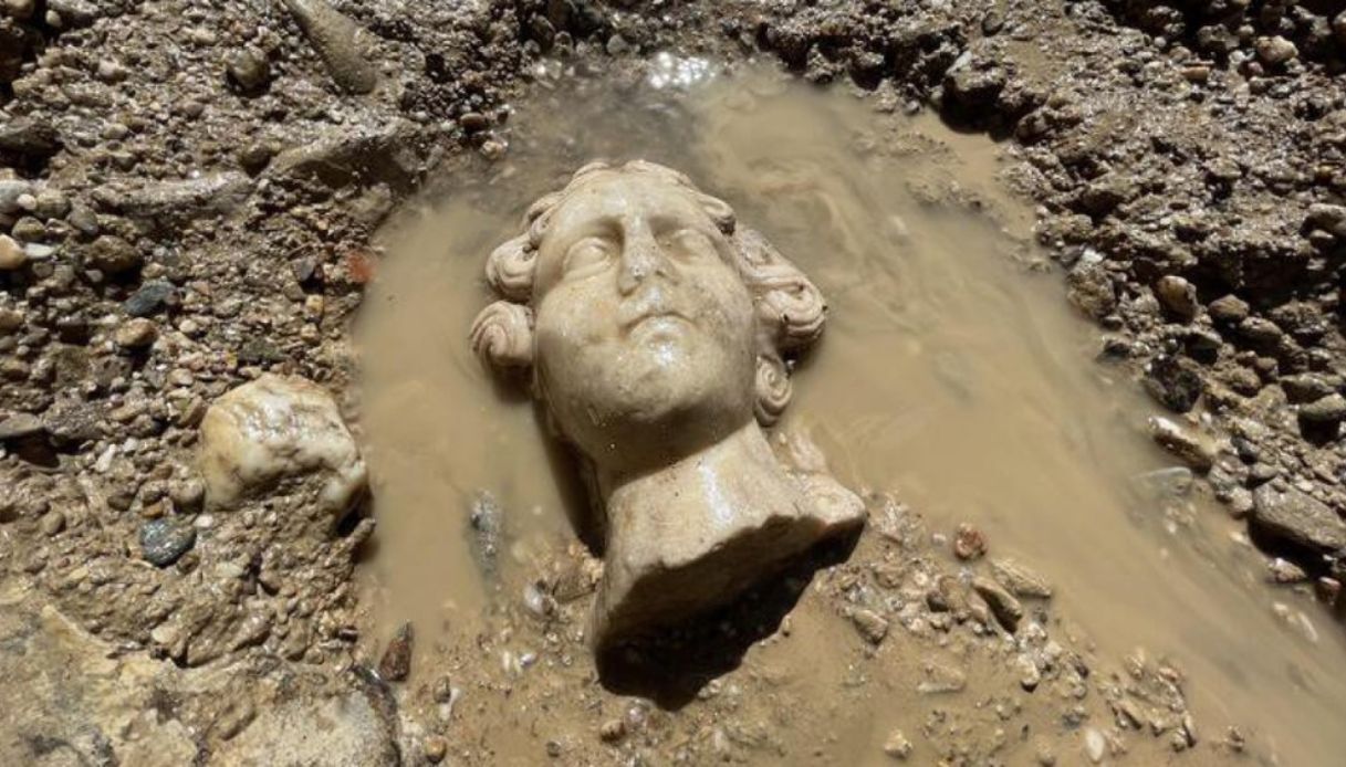 Statue di divinità greche: emerse nell’antica città di Aizanoi