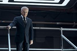 The Consultant: foto ufficiali della serie Prime Video con Christoph Waltz