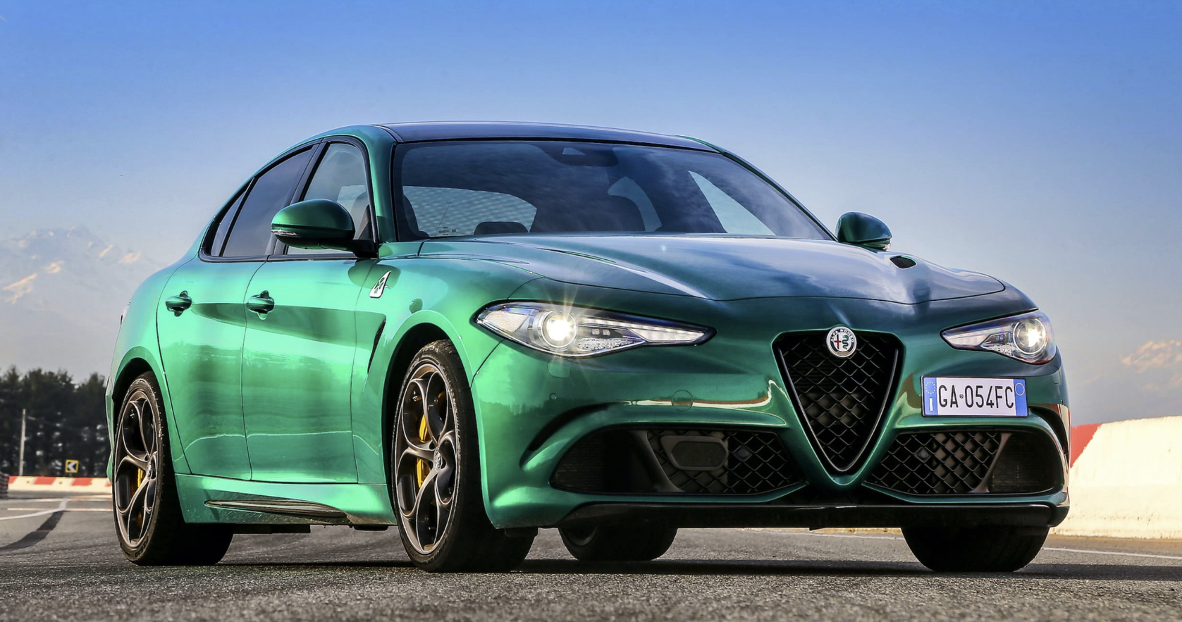 La nuova Alfa Romeo Giulia sarà solo elettrica. La “Quadrifoglio” avrà 1000CV