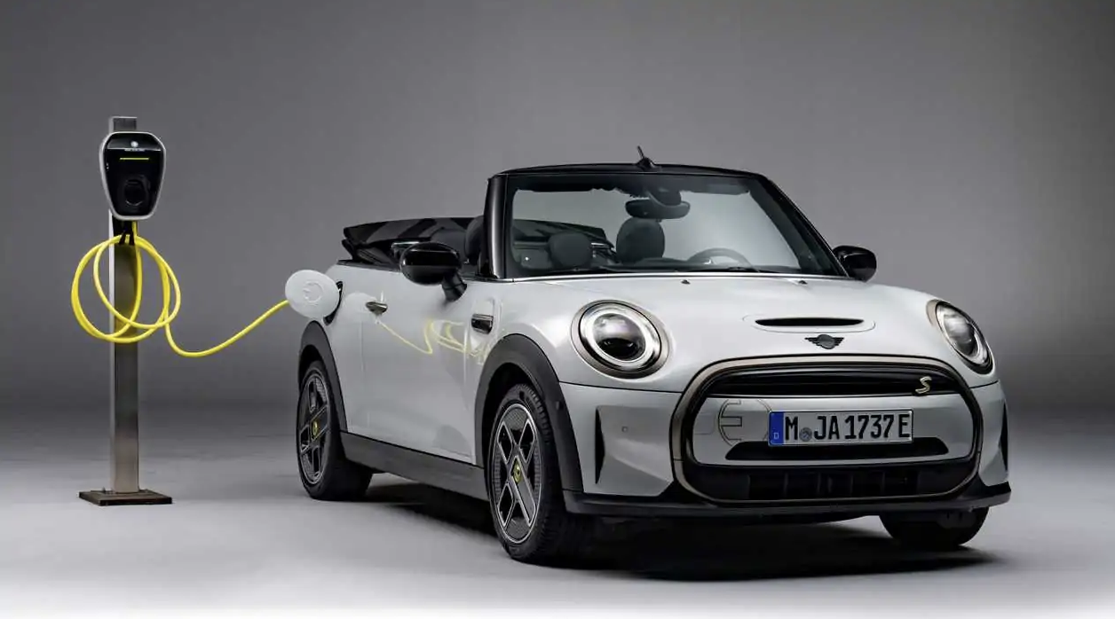 Mini Cooper SE Convertible: annunciata l’edizione limitata in soli 999 esemplari