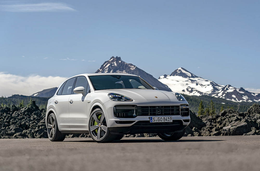 La prima Porsche Cayenne completamente elettrica arriverà nel 2026