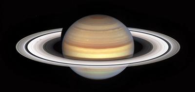 Saturno: Hubble ne registra i bagliori misteriosi