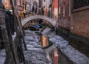 Canali di Venezia: diventano strade, la bassa marea non dipende dal clima