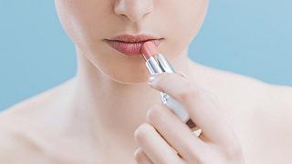 Labbra: meglio non condividere i cosmetici