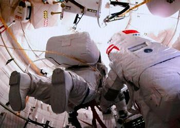 EVA: prima passeggiata spaziale per l'equipaggio di Shenzhou-15