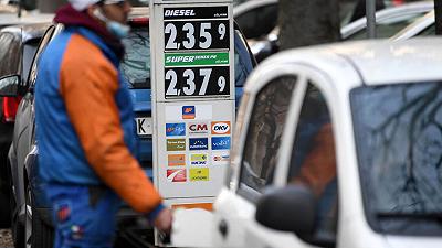Benzina e diesel: esporre i prezzi medi è davvero utile?