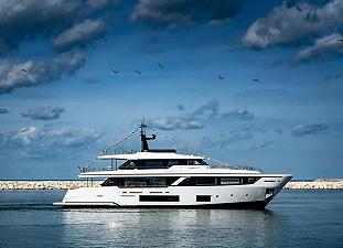 Custom Line Navetta 30 My Belle Île: il nuovo yacht