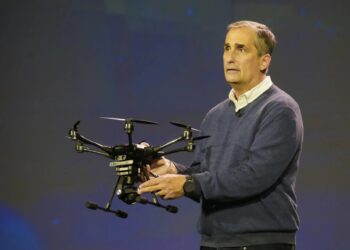 Yuneec Typhoon H: il nuovo drone commerciale portatile di Intel