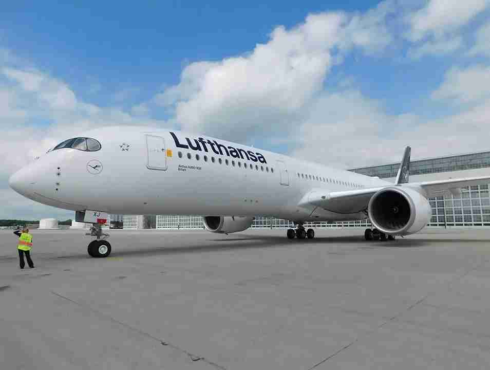 Lufthansa Airbus A350