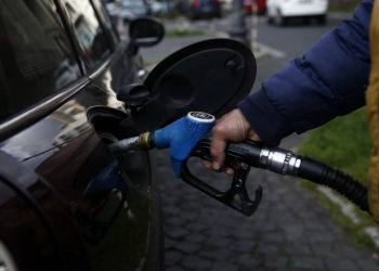 Benzina: prezzi nuovamente in rialzo