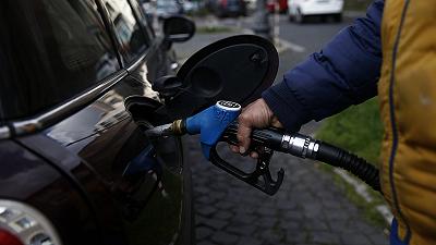 Benzina: prezzi nuovamente in rialzo