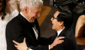 Oscar 2023: ecco l'abbraccio tra Harrison Ford e Ke Huy Quan