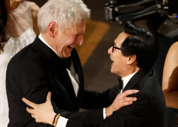 Oscar 2023: ecco l'abbraccio tra Harrison Ford e Ke Huy Quan
