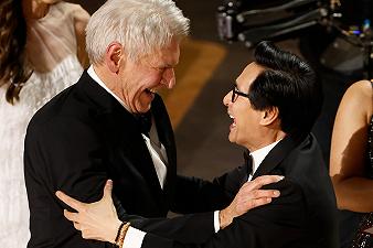 Oscar 2023: ecco l’abbraccio tra Harrison Ford e Ke Huy Quan