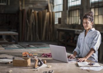 Imprenditoria femminile: tra burocrazia e famiglia