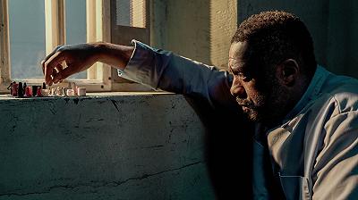 Luther: Verso l’inferno, la recensione del ritorno di Idris Elba nei panni del mitico detective