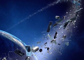 Rifiuti spaziali: Science lancia un appello per salvare l'orbita terrestre
