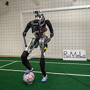 ARTEMIS, il primo robot che gioca a calcio