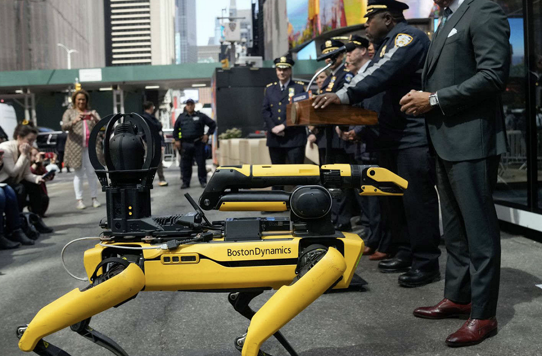 Il cane robot Spot ritorna in servizio, la polizia di New York lo userà nelle situazioni di pericolo