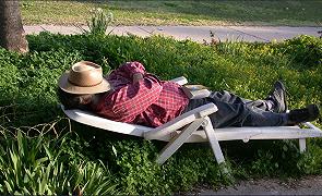 Una siesta troppo lunga è connessa a: rischio maggiore di obesità, sindrome metabolica e ipertensione arteriosa