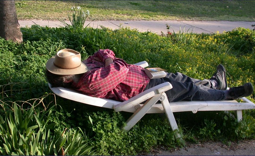 Una siesta troppo lunga è connessa a: rischio maggiore di obesità, sindrome metabolica e ipertensione arteriosa