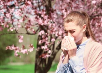 Allergie ai pollini: cosa mangiare per alleviare i sintomi