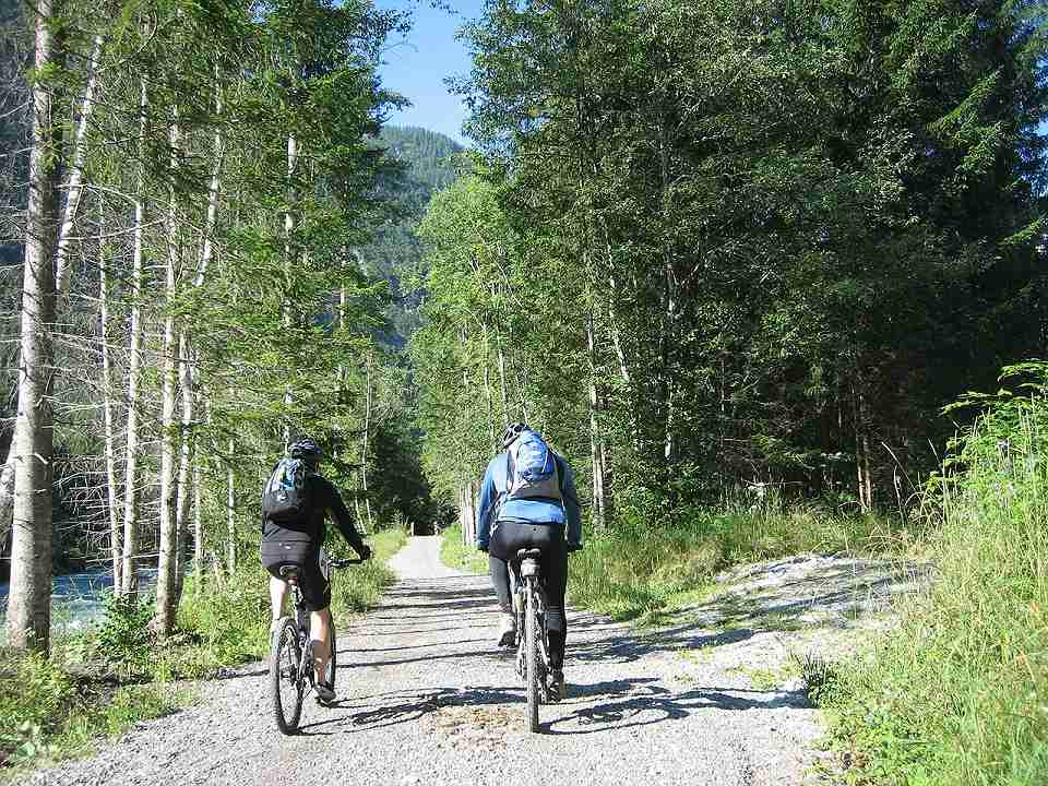 bicicletta sulla collina