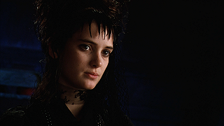 Beetlejuice 2: le immagini di Winona Ryder nei panni di Lydia