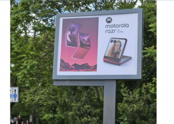 La gaffe di Motorola Bulgaria: il Motorola Razr 40 Ultra è già finito su un cartellone pubblicitario