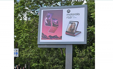 La gaffe di Motorola Bulgaria: il Motorola Razr 40 Ultra è già finito su un cartellone pubblicitario