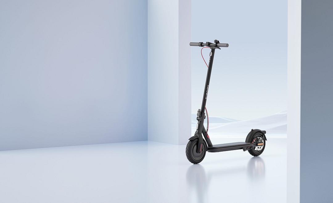 Xiaomi Electric Scooter 4 e 4 Lite ufficiali: prezzi a partire da 299€