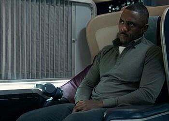 Hijack: prime immagini della serie thriller di Idris Elba