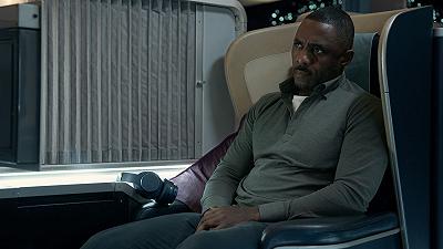 Hijack: prime immagini della serie thriller di Idris Elba