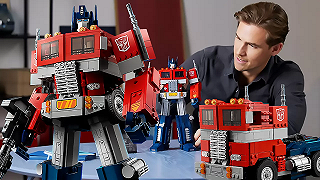 Offerte Amazon: LEGO 10302 Icons Optimus Prime in super sconto