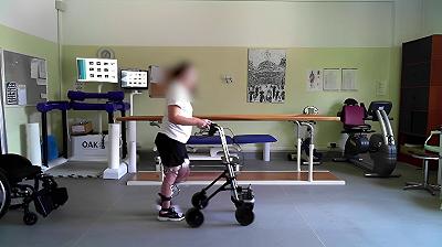 Neurostimolatore midollare permette a 32enne paralizzata di tornare a camminare dopo 5 anni