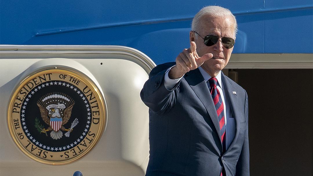 Biden sceglie il presidente della società madre di Google, Alphabet, per la ricerca sui chip