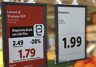 Lidl Italia passa dai cartellini dei prezzi di carta a quelli elettronici, l’ambiente ringrazia