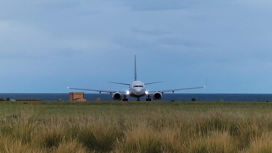 Aereo privato in perdita di carburante effettua atterraggio di emergenza a Palermo